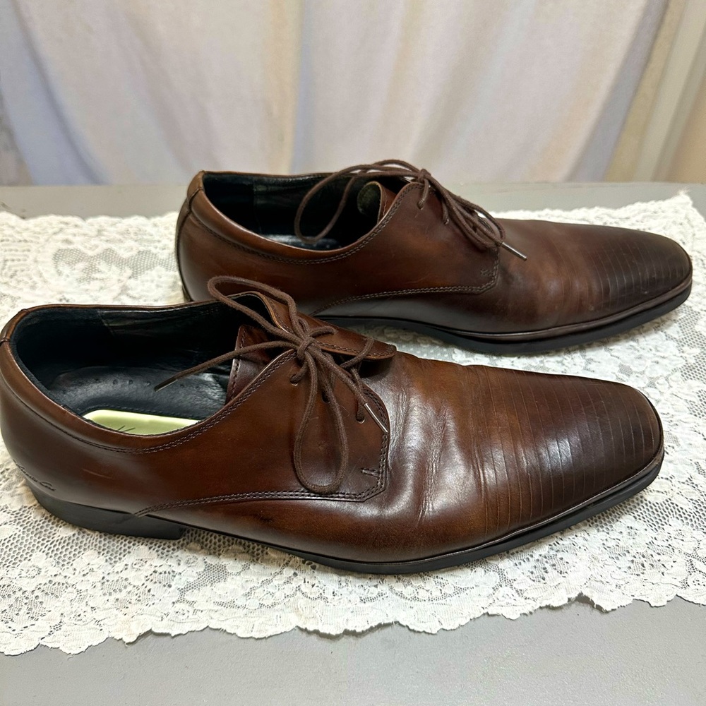 Kenneth Coles Men’s designer shoes. Size 11.5, brown leather. Set your clock